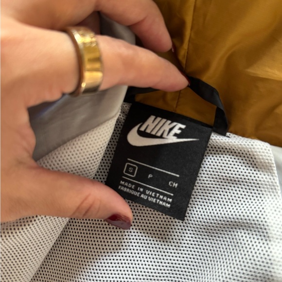 Nike Windbreaker - Picture 5 of 6